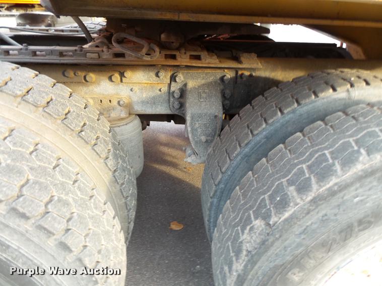 image for item L3528 1995 Ford LTA9000 AeroMax 106 semi truck