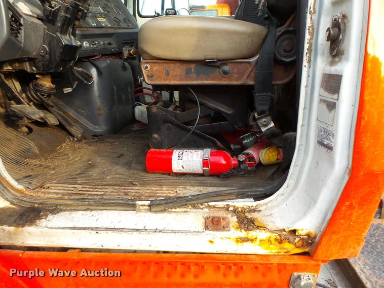 image for item L3528 1995 Ford LTA9000 AeroMax 106 semi truck