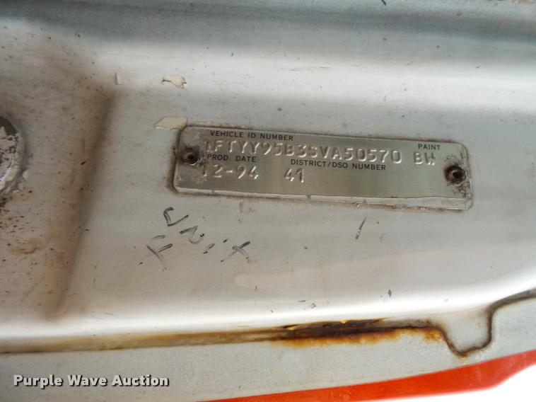 image for item L3528 1995 Ford LTA9000 AeroMax 106 semi truck