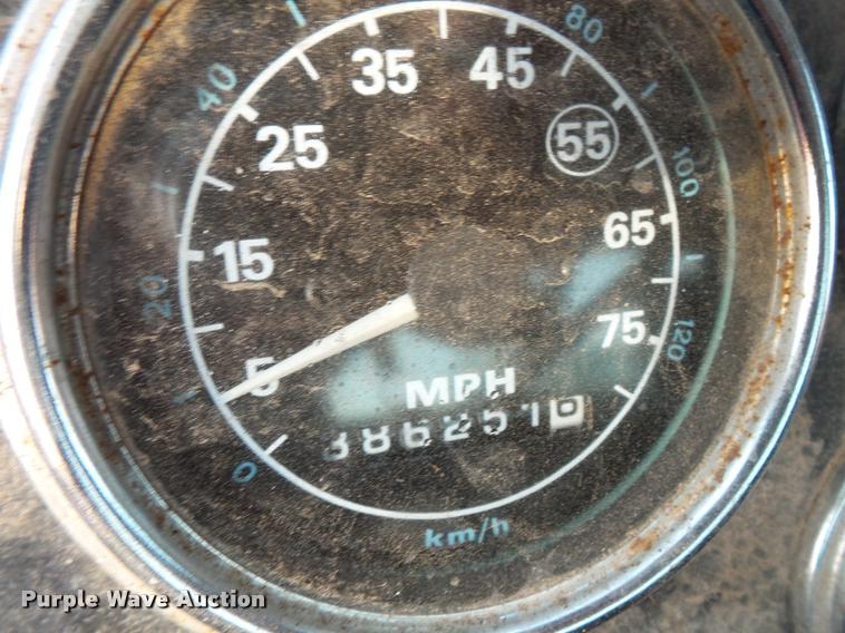 image for item L3528 1995 Ford LTA9000 AeroMax 106 semi truck