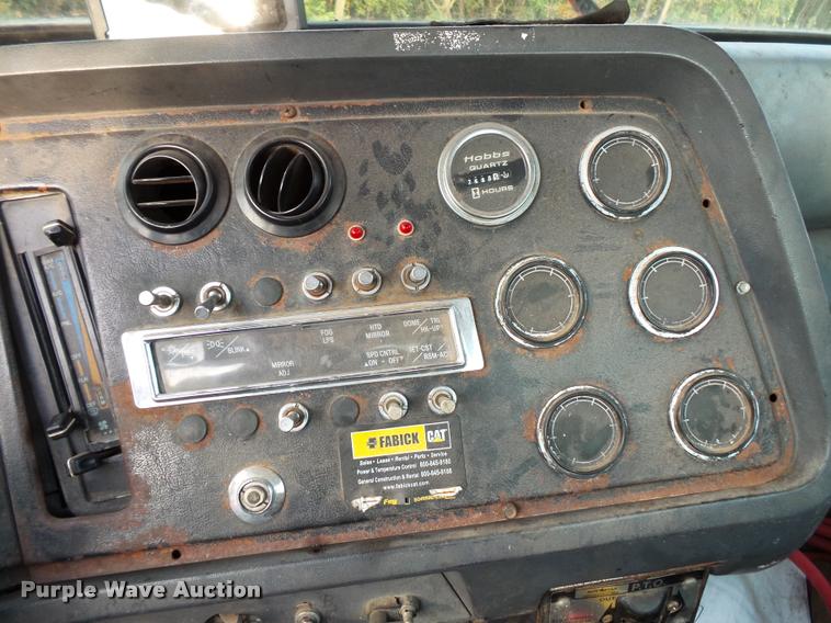 image for item L3528 1995 Ford LTA9000 AeroMax 106 semi truck