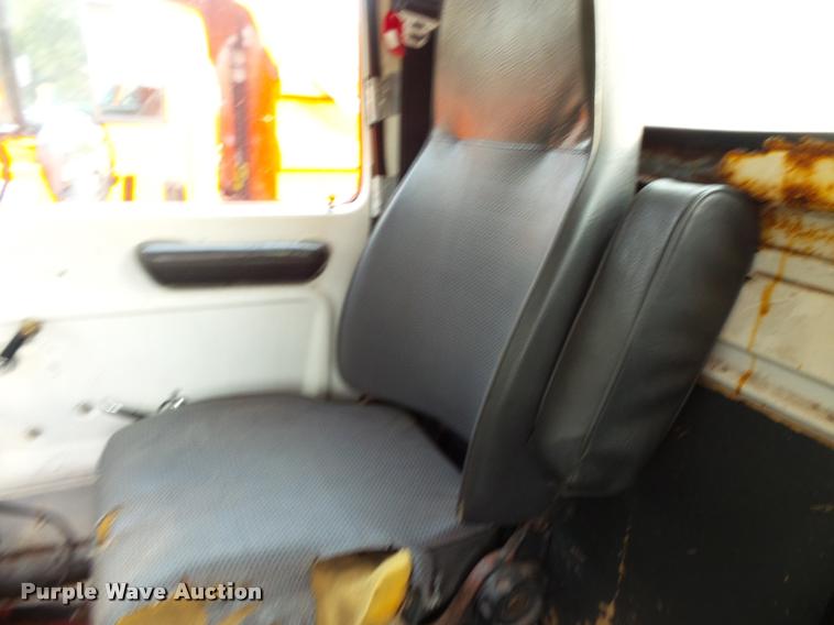 image for item L3528 1995 Ford LTA9000 AeroMax 106 semi truck