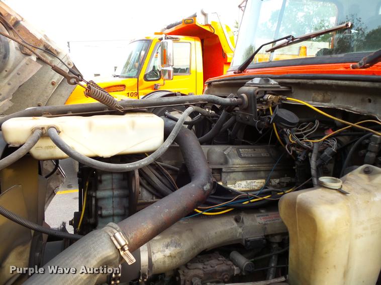 image for item L3528 1995 Ford LTA9000 AeroMax 106 semi truck