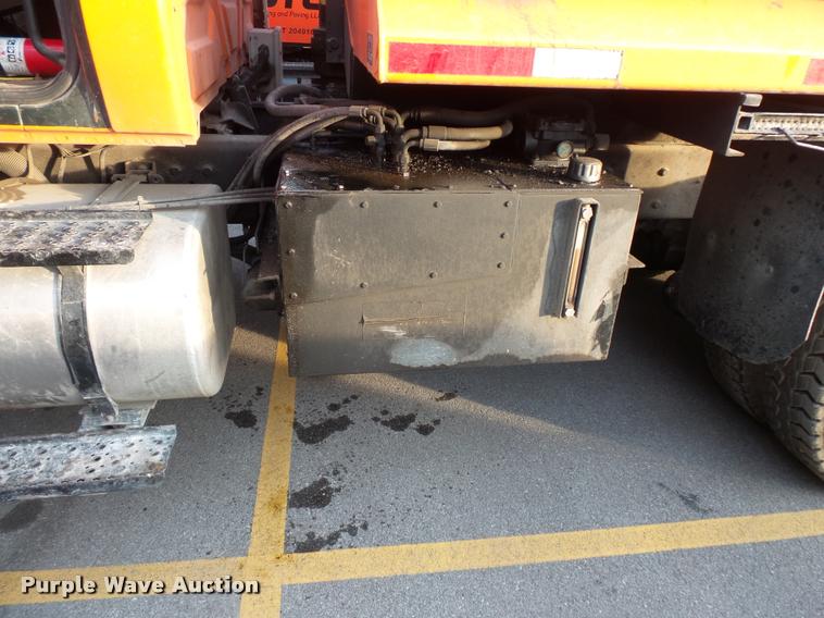 image for item L3529 2004 International 7400 dump truck