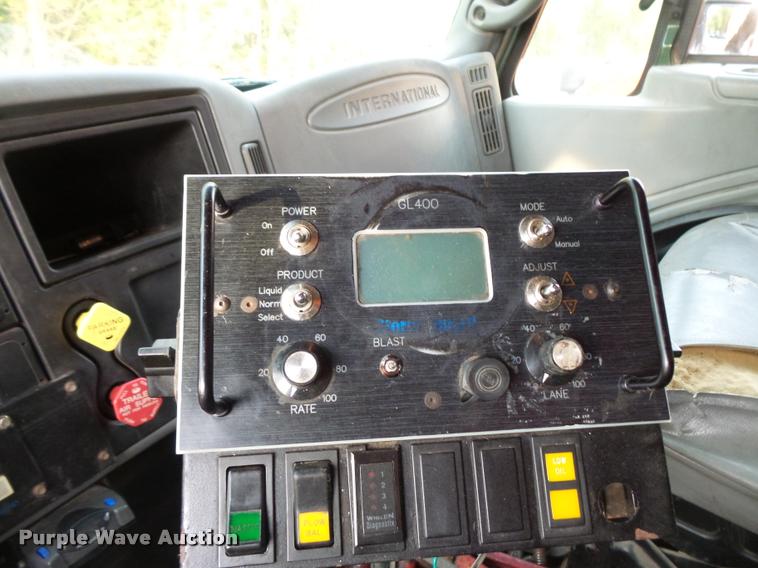 image for item L3529 2004 International 7400 dump truck