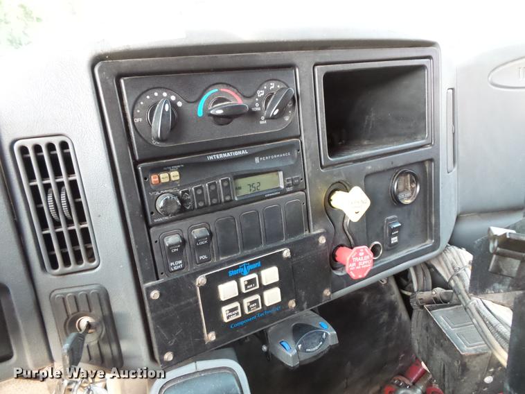 image for item L3529 2004 International 7400 dump truck