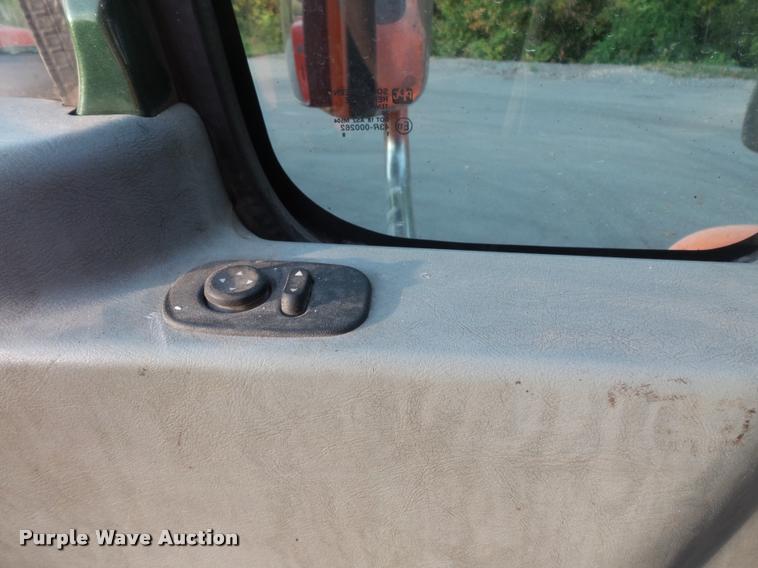 image for item L3529 2004 International 7400 dump truck