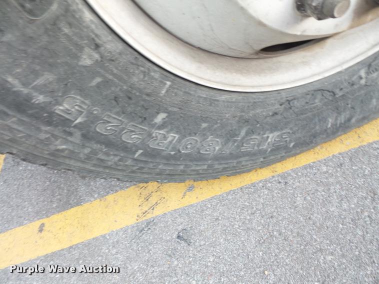 image for item L3529 2004 International 7400 dump truck