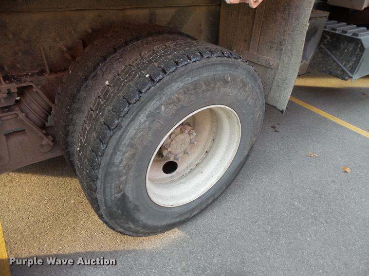 image for item L3529 2004 International 7400 dump truck