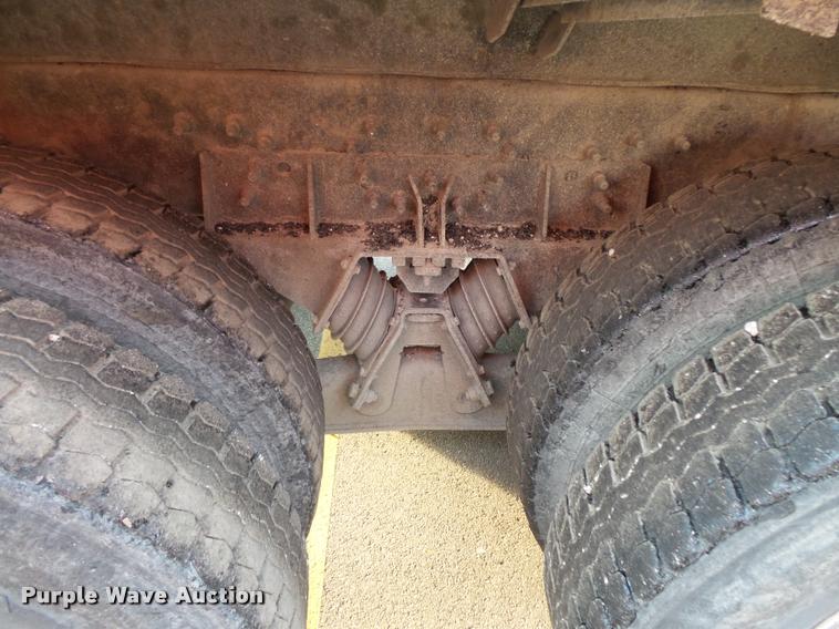 image for item L3529 2004 International 7400 dump truck