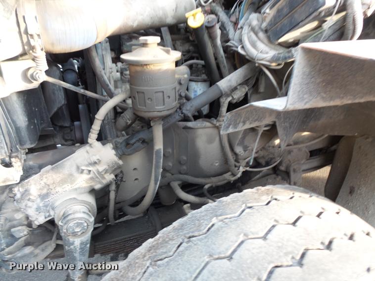 image for item L3529 2004 International 7400 dump truck