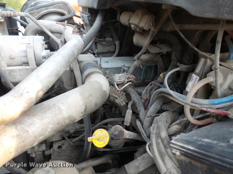 image for item L3529 2004 International 7400 dump truck