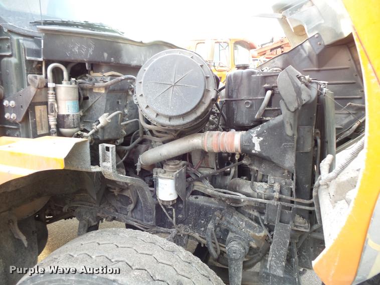 image for item L3529 2004 International 7400 dump truck