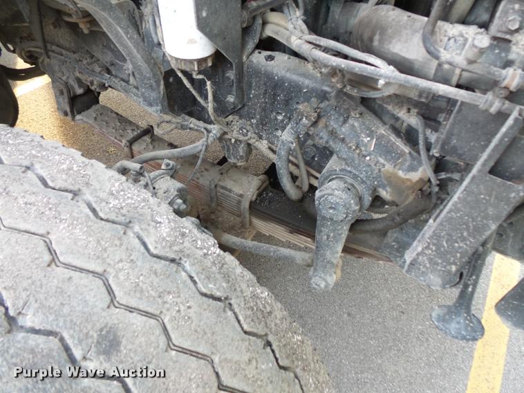 image for item L3529 2004 International 7400 dump truck