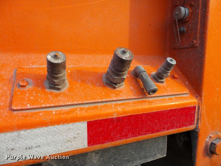 image for item L3529 2004 International 7400 dump truck