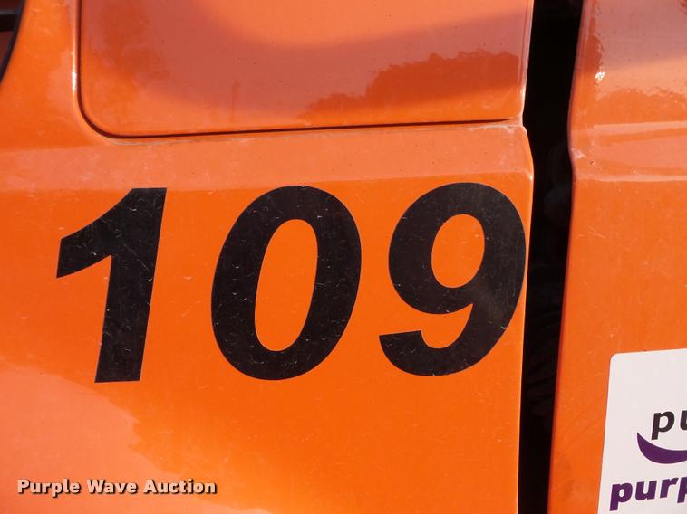 image for item L3529 2004 International 7400 dump truck