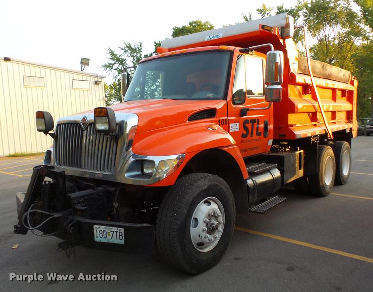 image for item L3530 2003 International 7400 dump truck