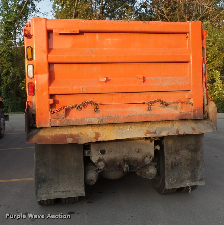 image for item L3530 2003 International 7400 dump truck