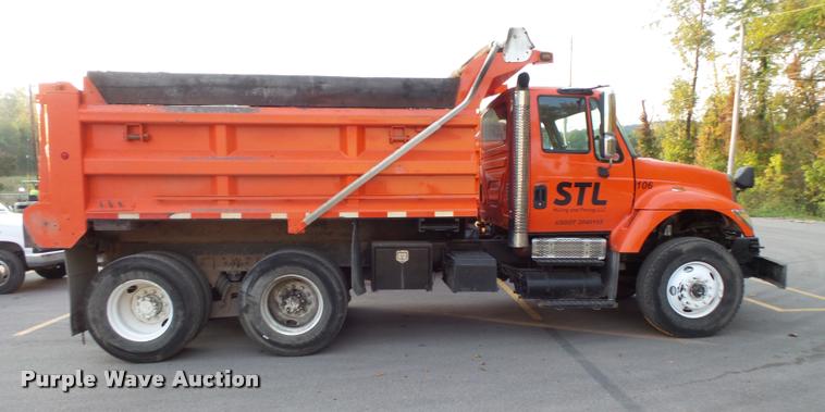image for item L3530 2003 International 7400 dump truck