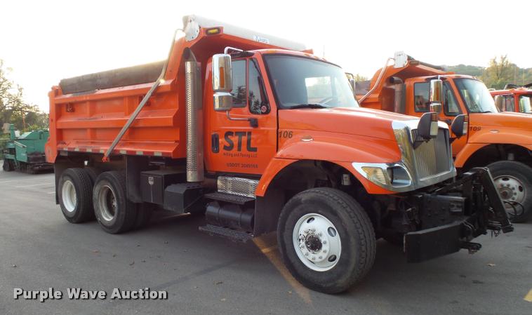 image for item L3530 2003 International 7400 dump truck