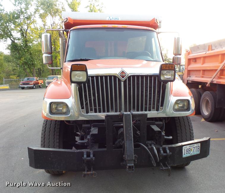 image for item L3530 2003 International 7400 dump truck