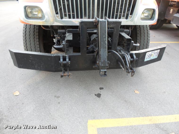 image for item L3530 2003 International 7400 dump truck