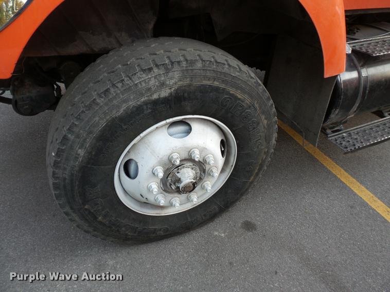 image for item L3530 2003 International 7400 dump truck