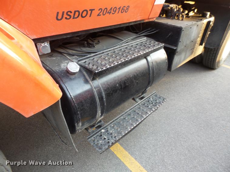 image for item L3530 2003 International 7400 dump truck