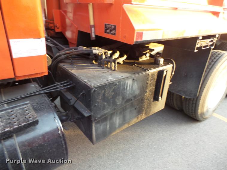 image for item L3530 2003 International 7400 dump truck