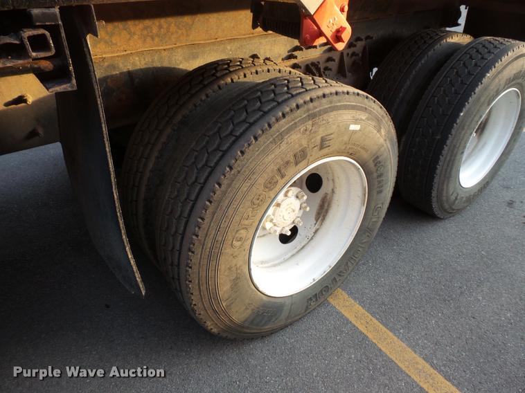 image for item L3530 2003 International 7400 dump truck