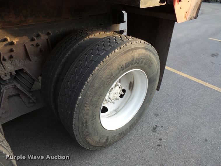 image for item L3530 2003 International 7400 dump truck