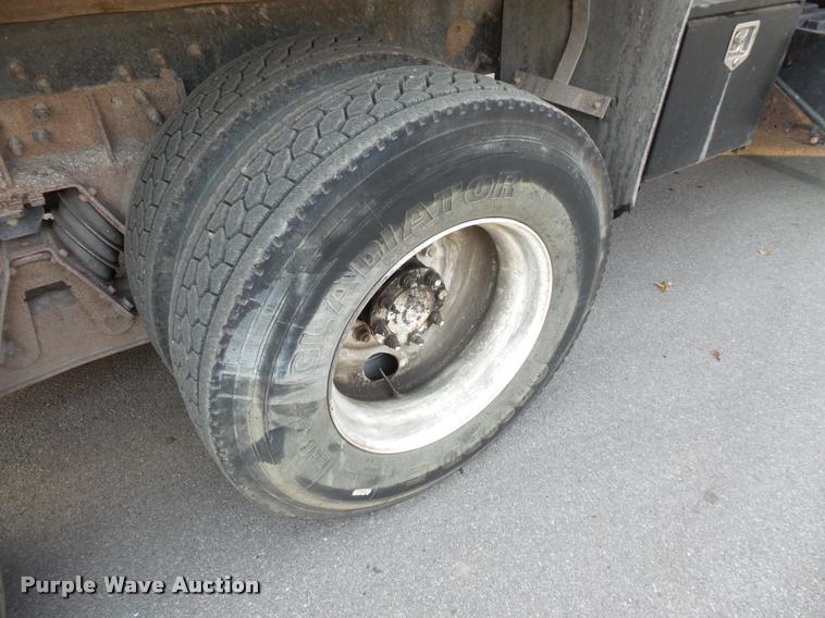 image for item L3530 2003 International 7400 dump truck