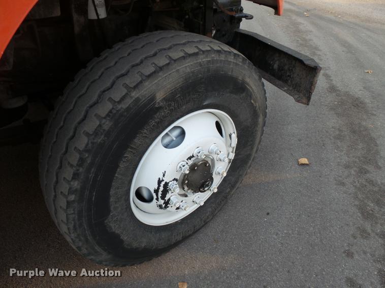 image for item L3530 2003 International 7400 dump truck