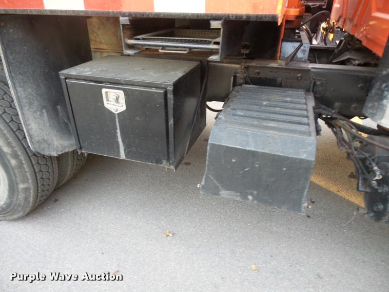 image for item L3530 2003 International 7400 dump truck