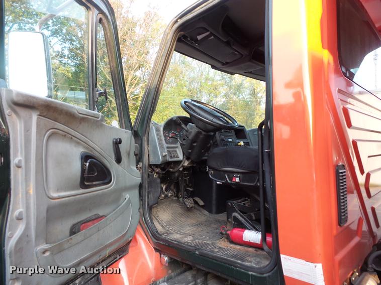 image for item L3530 2003 International 7400 dump truck