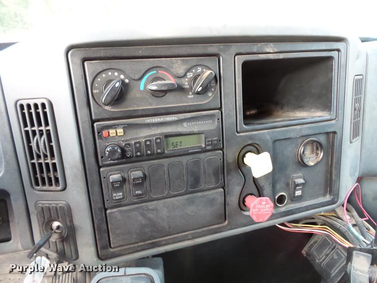 image for item L3530 2003 International 7400 dump truck