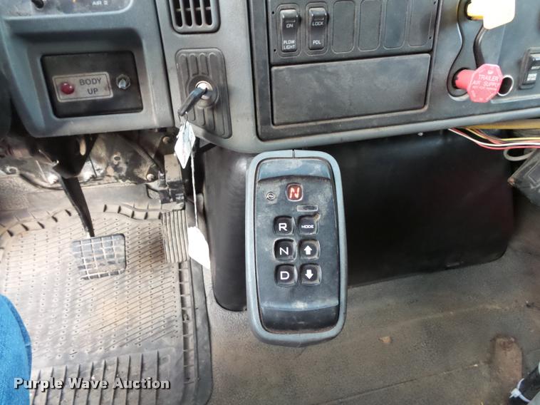 image for item L3530 2003 International 7400 dump truck