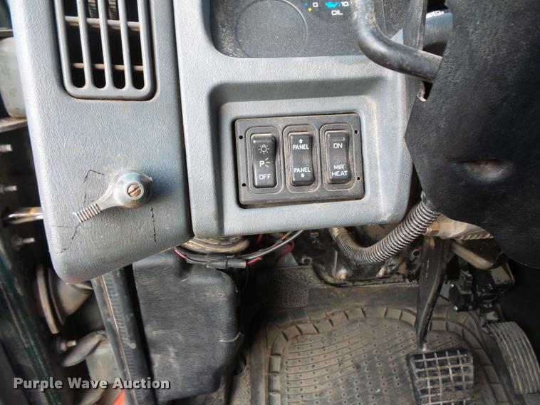 image for item L3530 2003 International 7400 dump truck