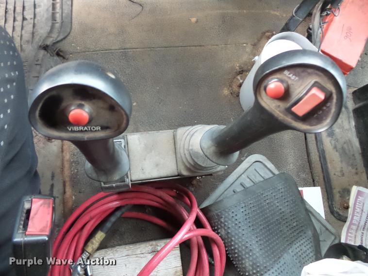 image for item L3530 2003 International 7400 dump truck