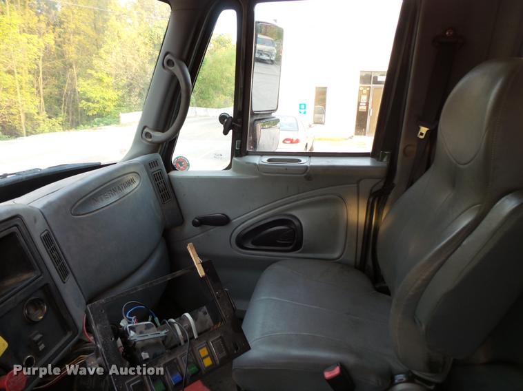 image for item L3530 2003 International 7400 dump truck