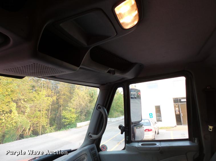 image for item L3530 2003 International 7400 dump truck