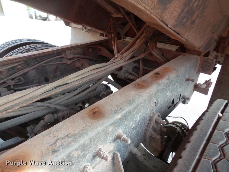 image for item L3530 2003 International 7400 dump truck