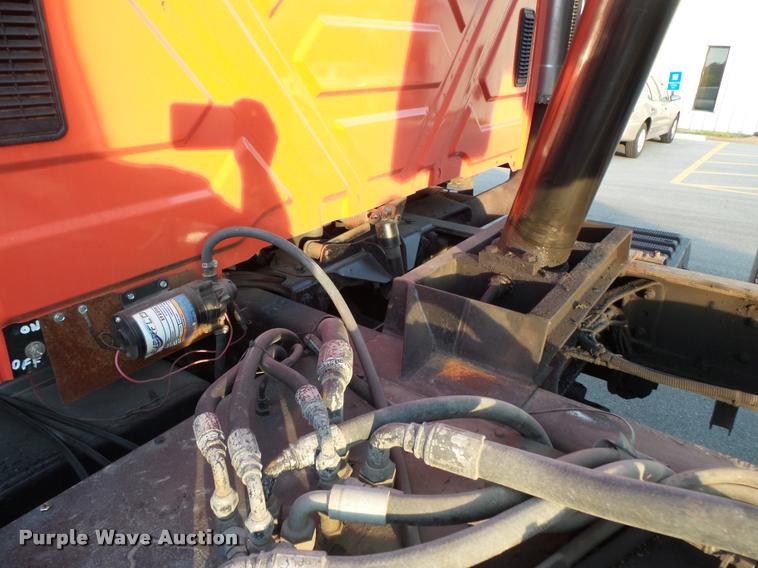 image for item L3530 2003 International 7400 dump truck