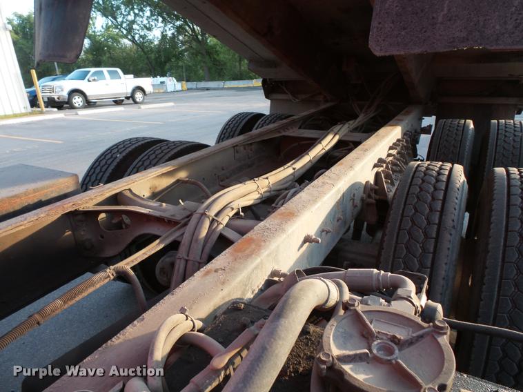 image for item L3530 2003 International 7400 dump truck