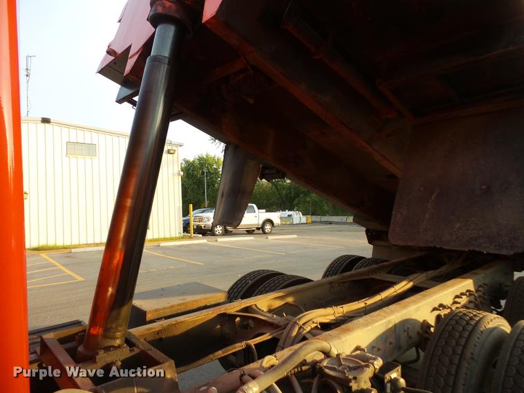 image for item L3530 2003 International 7400 dump truck