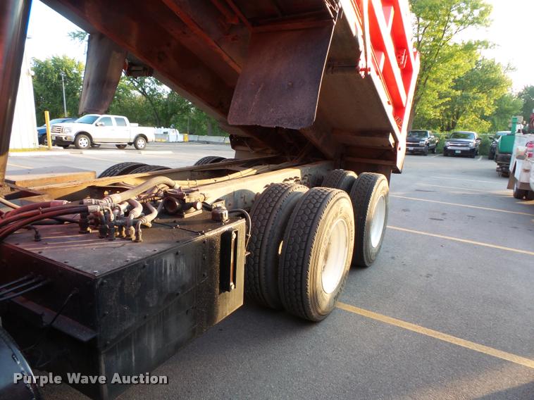 image for item L3530 2003 International 7400 dump truck