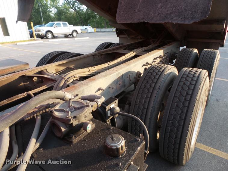 image for item L3530 2003 International 7400 dump truck