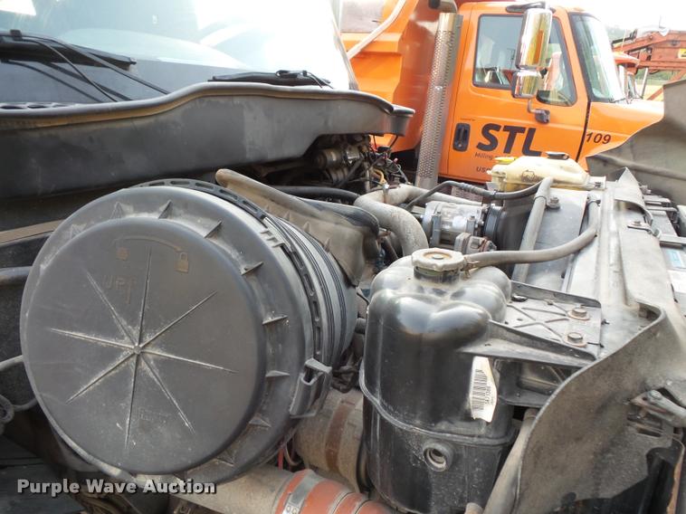 image for item L3530 2003 International 7400 dump truck
