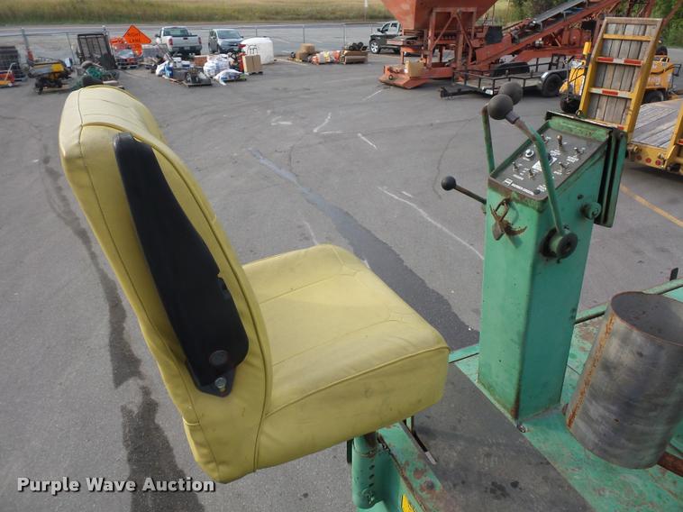 image for item L3533 Barber Greene BG-245 200 Series paver