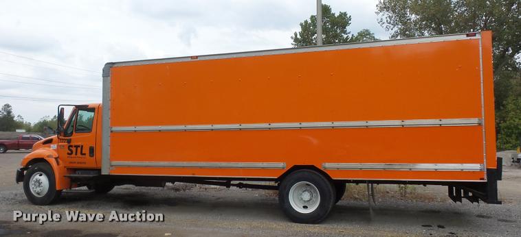 image for item L3540 2004 International DuraStar 4300 box truck